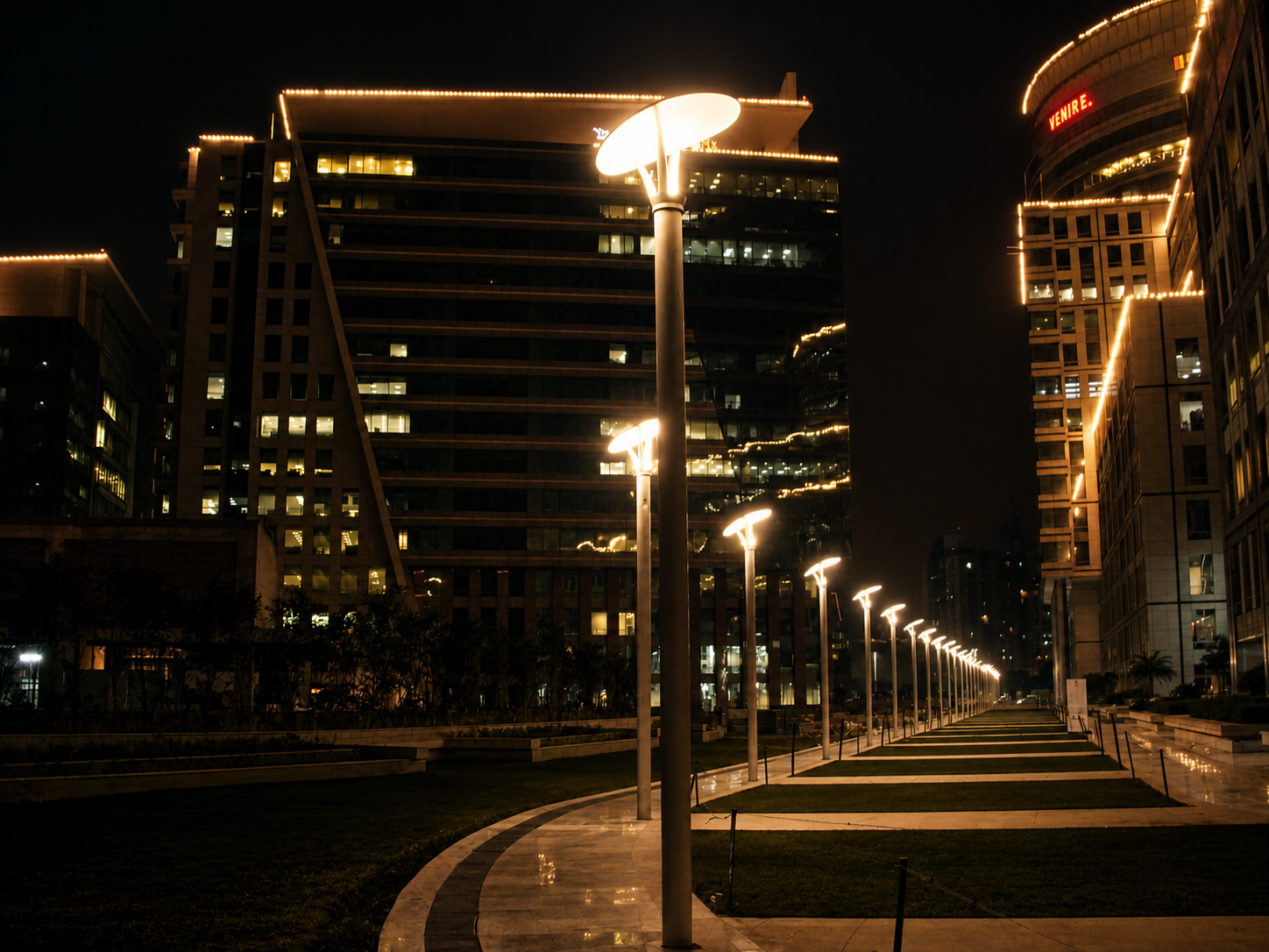 DLF Cyber Hub photo 3